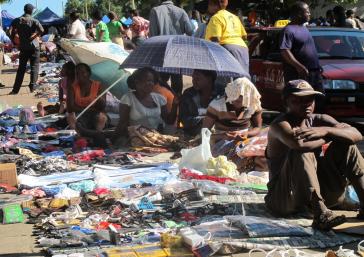vendors seling wares in Buawayo streets