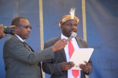 The Mayor Cllr Mguni addressing the gathering. Pic by Chris Tabvura