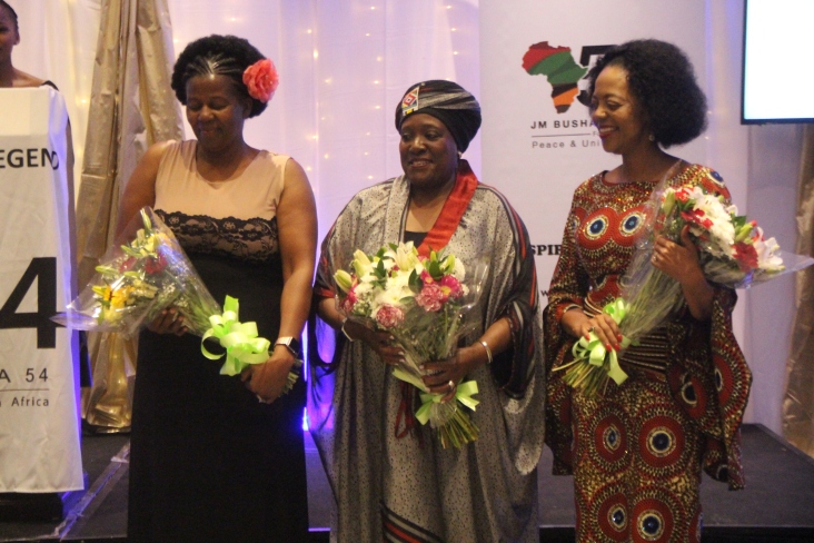 Dr Dlamini posing for a picture with women of Excellence in Johannesburg recently. Pic by Chrispen Tabvura