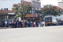 Long queues of people who throng ZUPCO returning home after buying commodities in town. Pic by Chris Tabvura